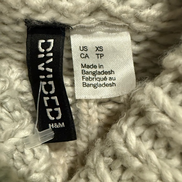 H&M Soft Knit Gray Turtleneck Sweater - Picture 4 of 6